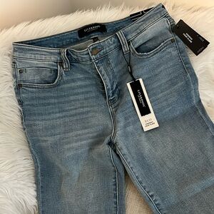 Brand new Liverpool Hannah Crop Flare Jeans.  Spokane wash.